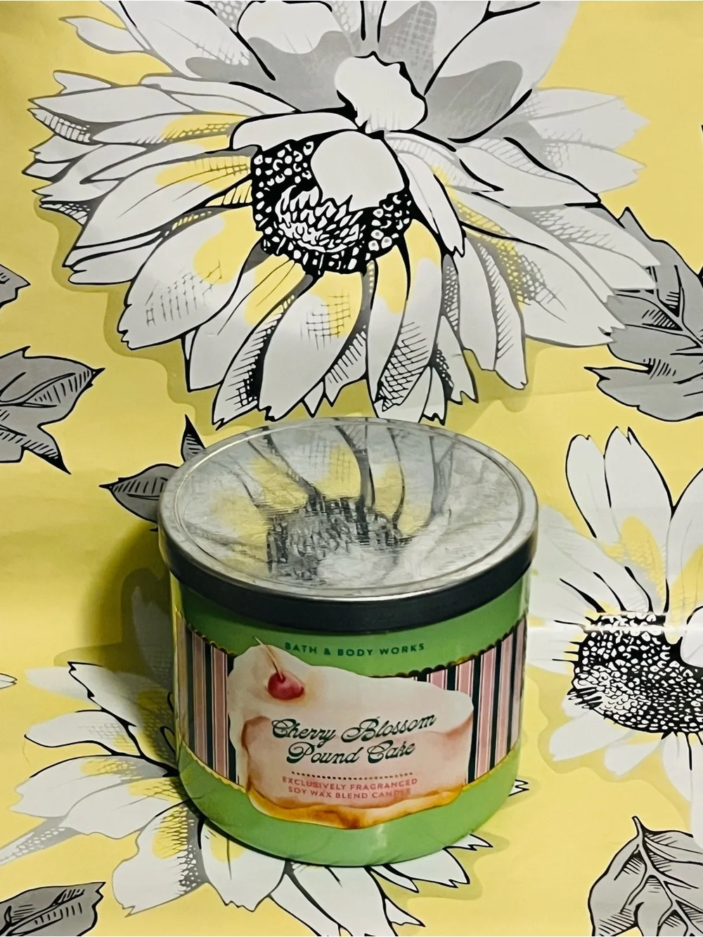 Bath & Body Works Cherry Blossom Pound Cake Scented Candle -